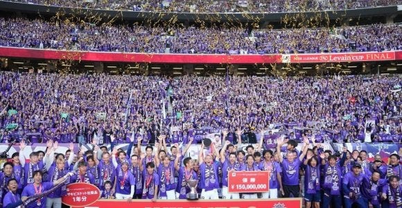 胸に輝く星5つ｢今度のデザインはカッコいい｣ルヴァン杯VのJ1広島が新ユニ公開！｢ここ数年で1番好き｣