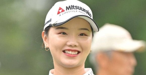 人気女子ゴルファーが工事現場に！？作業服姿＆ガチ装備に「かっこいい」「スタイリッシュ」「何着てもかわいい♥」ファン大反響