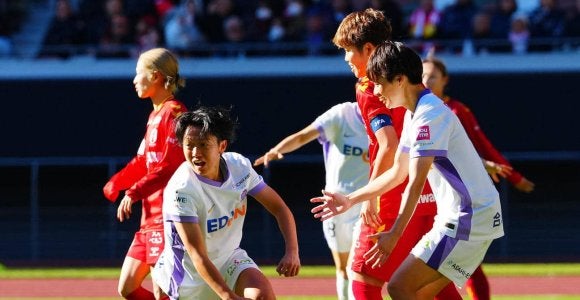 皇后杯 広島初V 試合終了間際に中嶋淑乃が劇弾 INAC神戸破り14大会ぶり元日開催飾る