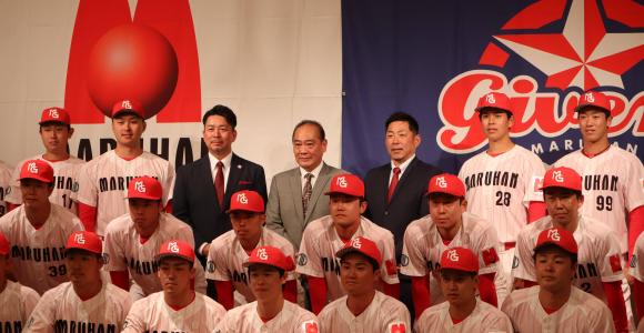 元ヤクルト館山昌平監督が初陣に勝利　マルハンGIVERSは科学で強くなる